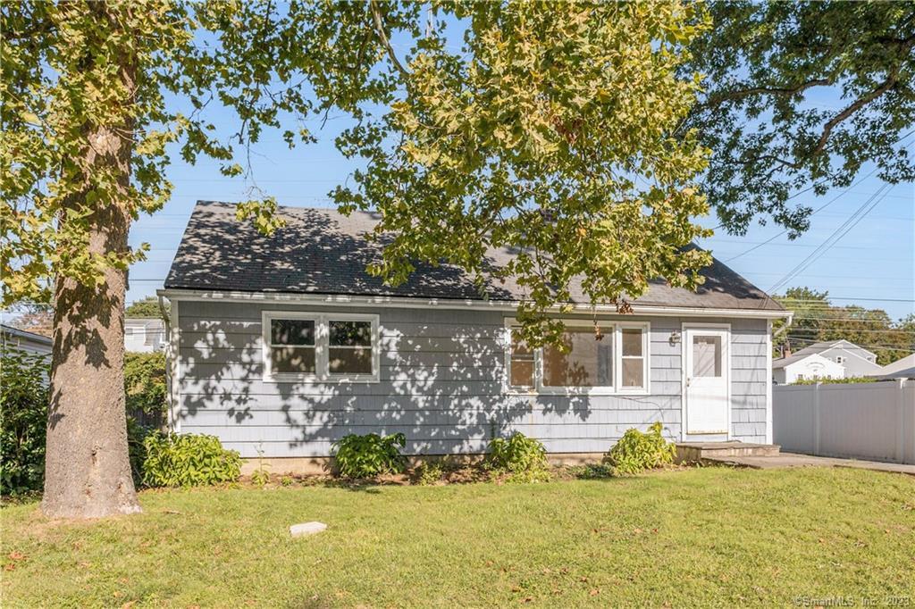 18 Ledge Road — exterior photo