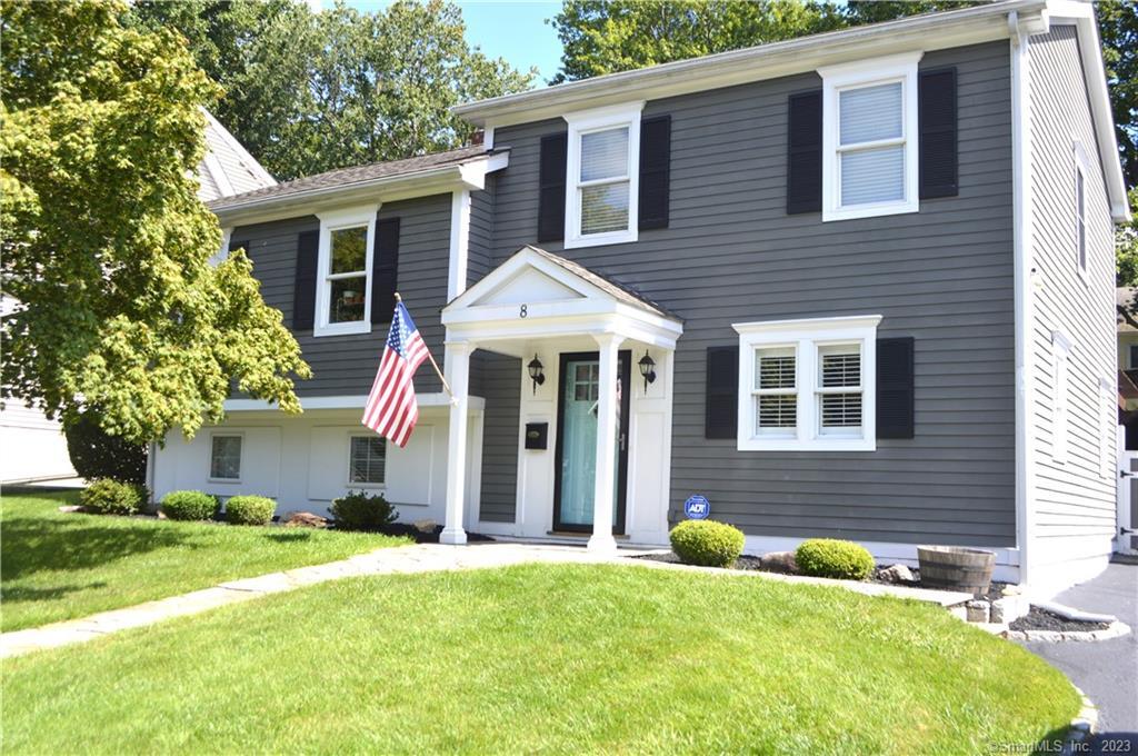 8 Norvel Road — exterior photo