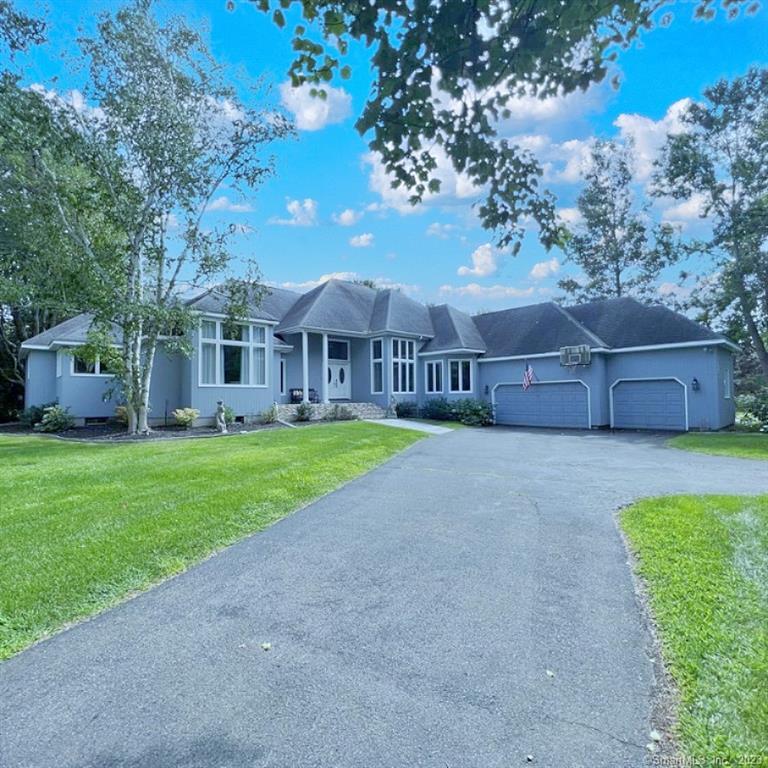 Single Family For Sale at address 5 Thompson Lane