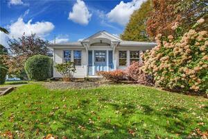 1699 Huntington Turnpike