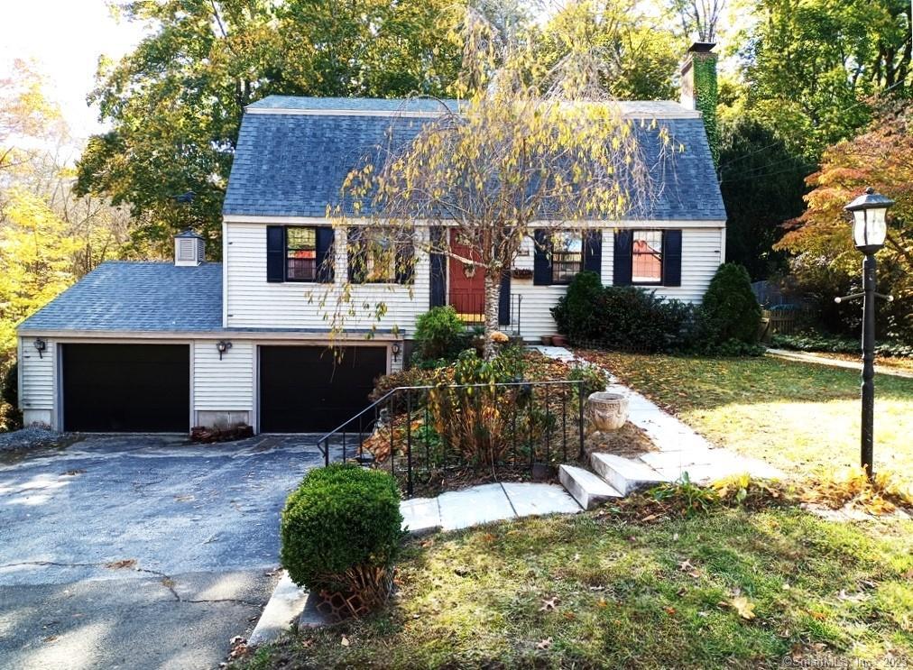 Single Family For Sale at address 6 Hickory Hill Drive