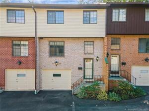 237 Strawberry Hill Avenue, Unit 33