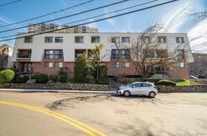 1 Valley Road, Unit 210