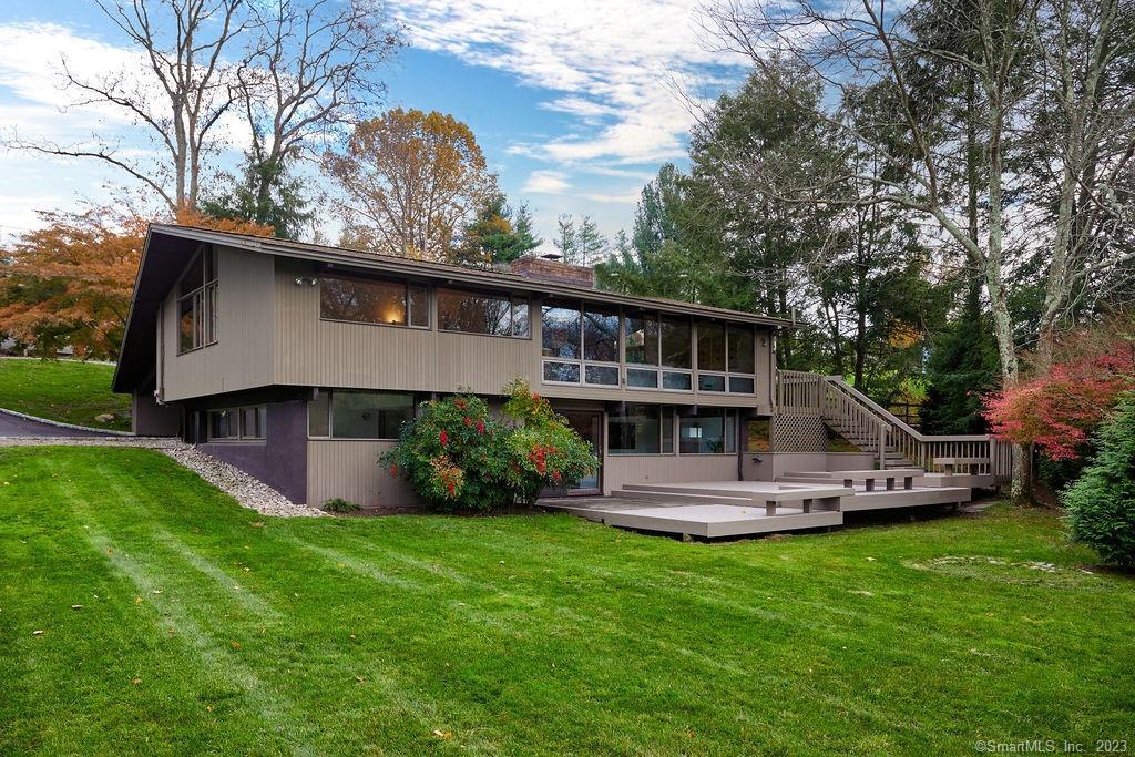7 Valley Field Road — exterior photo