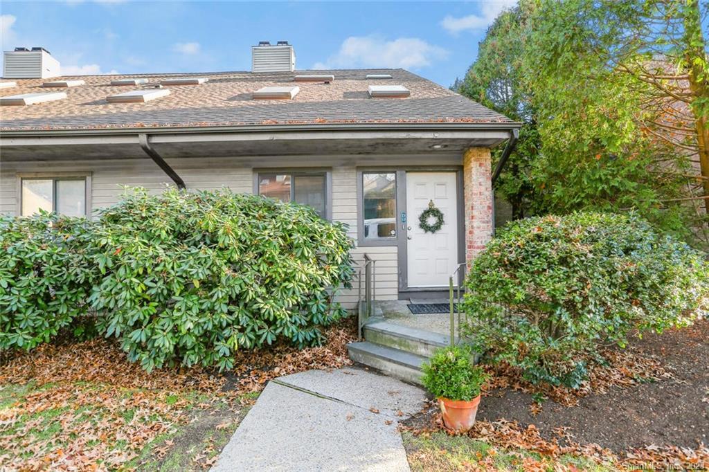 2289 Bedford Street, Unit D10 — exterior photo