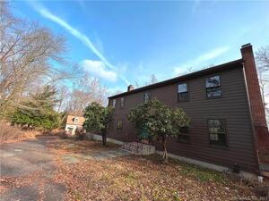 112 Comstock Hill Avenue