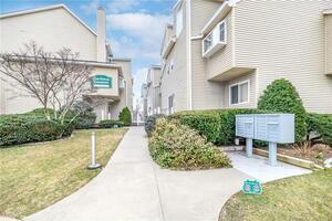 291 Hope Street, Unit B10