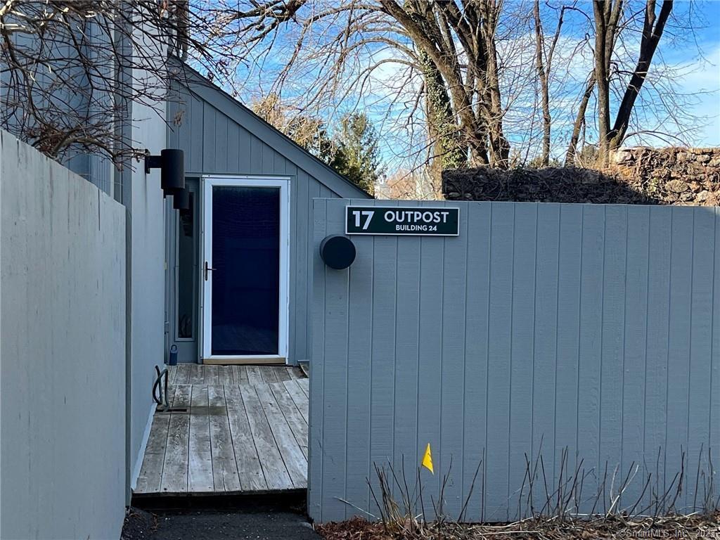 17 Outpost Lane, Unit 17 — exterior photo