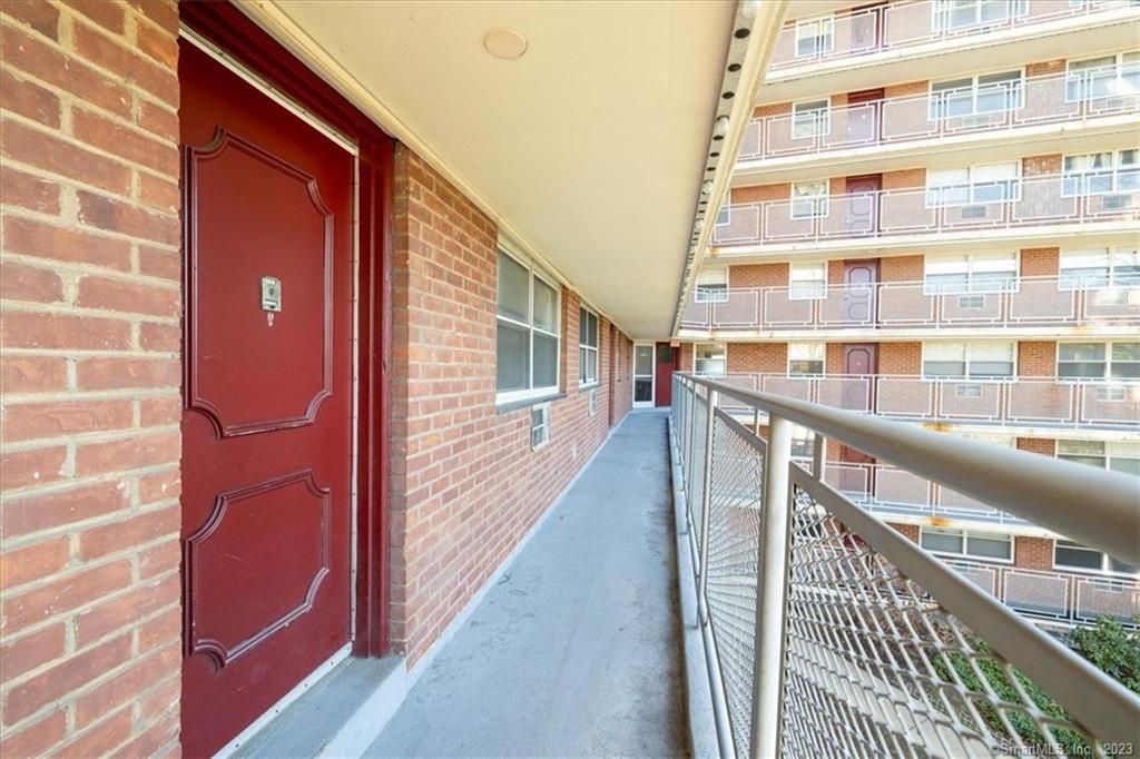 71 Strawberry Hill Avenue, Unit 314 — exterior photo