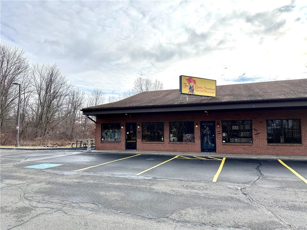2800sqft retail location available in shopping plaza directly on busy Rt. 5. Entrance is at a traffic signal location. High traffic count at 18,000+ cars per day.  Close to I-91 on/off ramp. Established plaza with successful tenants including multiple Restaurants, Barber shop, staffing agency, etc. Located at the end of the plaza, plenty of parking available. Dimensions are 40'x70' $15.50/sq/yr including property taxes.