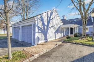 215 Lansdowne, Unit 215