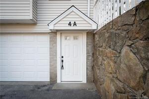 4 Hill Court, Unit A