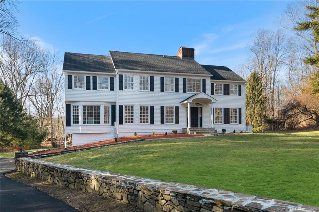 5 Fresh Meadow Road — exterior photo