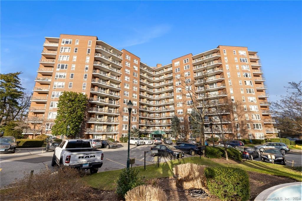 91 Strawberry Hill Avenue, Unit 830 — exterior photo