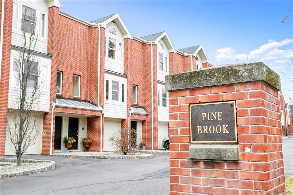 3 Pine Brook Lane — photo 1