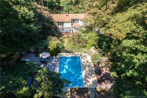 24 Twin Hills Road