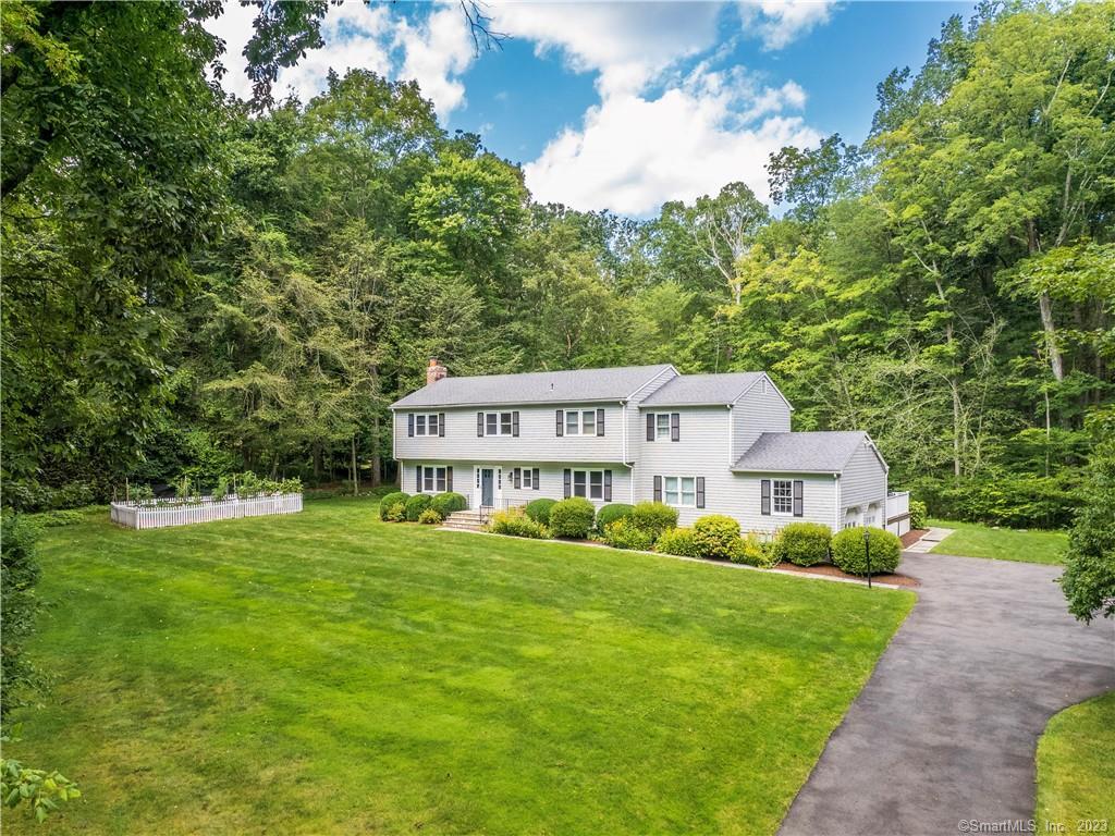 2 Glen Lane — exterior photo