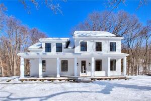 7 Meadowbrook Lane