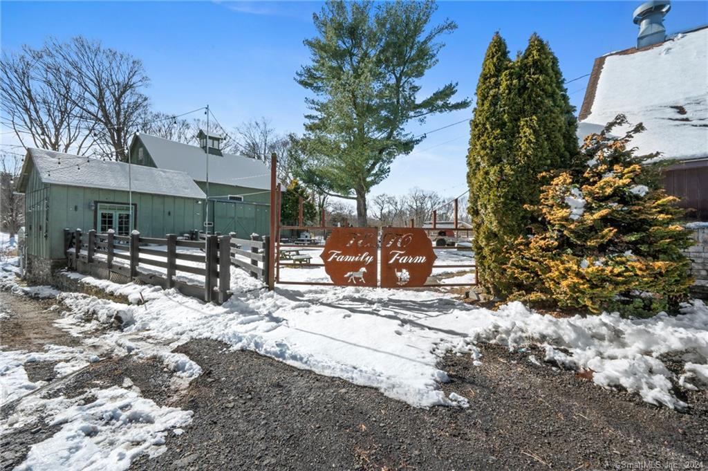 Photo of 918 Wheelers Farms Road, Milford, CT 06461