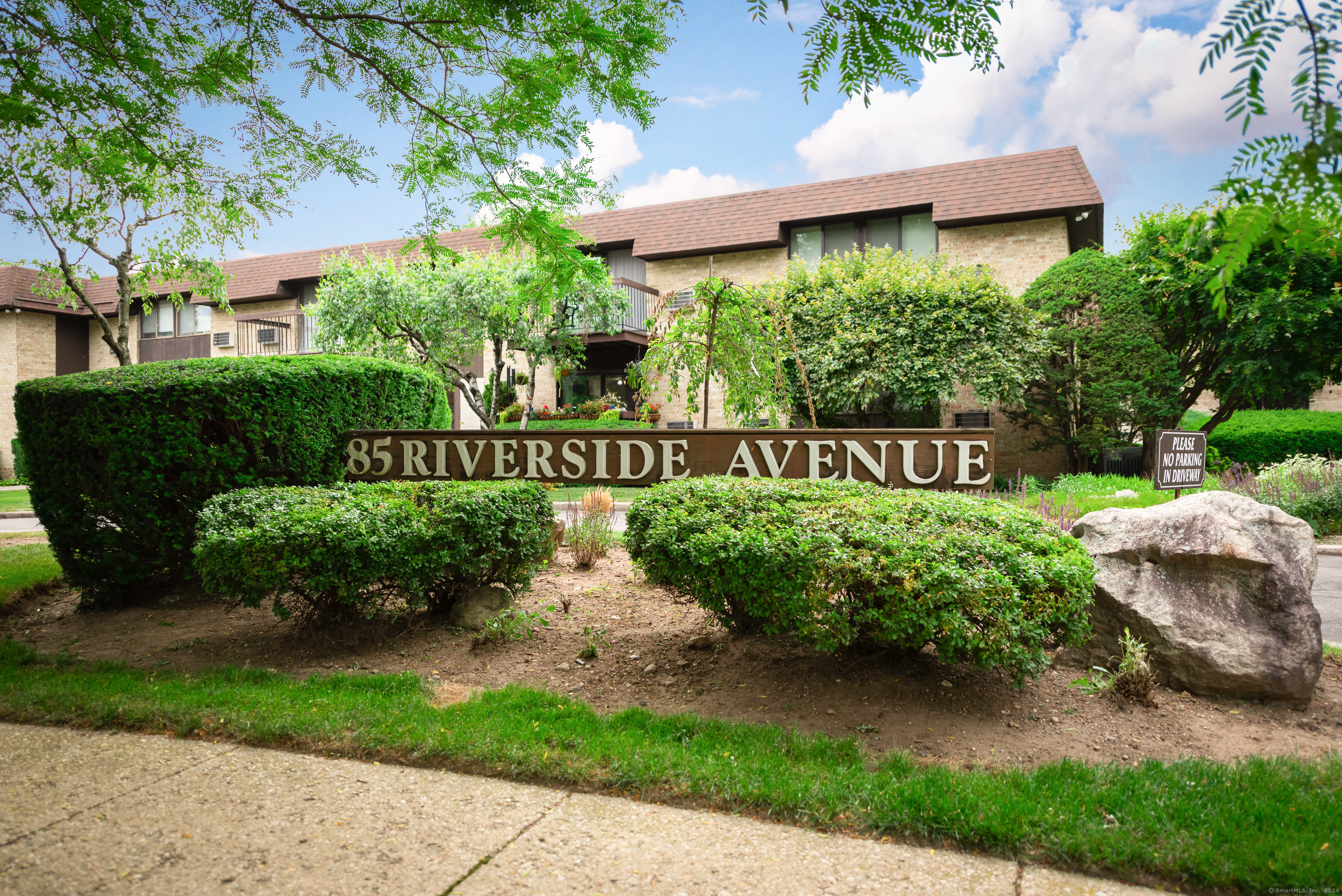 85 Riverside Avenue, Unit B4 — exterior photo