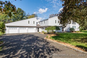 8 Blue Jay Drive