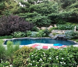 46 Woodbine Way