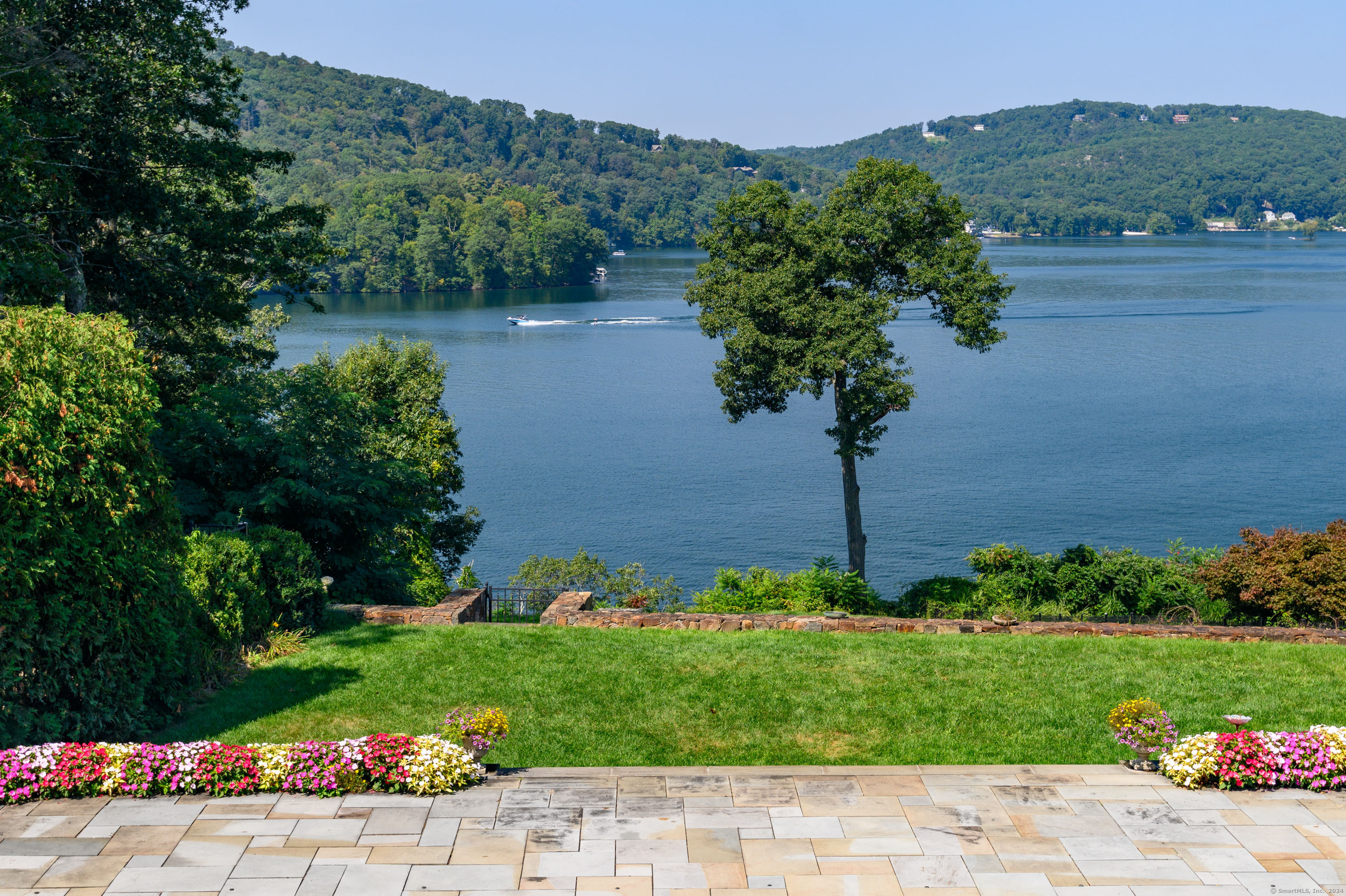 266 Great Plain, Danbury, Connecticut 06811, Privacy, direct waterfront candlewood lake, candlewood lake realtor, candlewood lake real estate, homes for sale candlewood lake, waterfront candlewood lake, danbury waterfront, waterfront realtor, waterfront real estate, danbury lake homes, danbury lake realtor