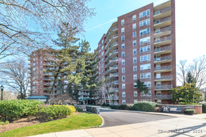 71 Strawberry Hill Avenue, Unit 1111