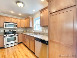 38 Stuart Avenue, Unit E