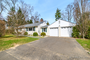 9 Diamondcrest Lane