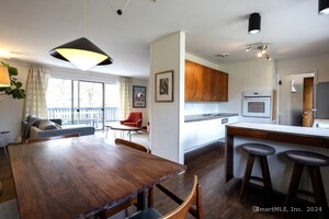 16 Wayfaring Road