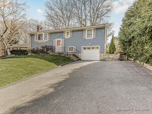 27 Lakewood Drive