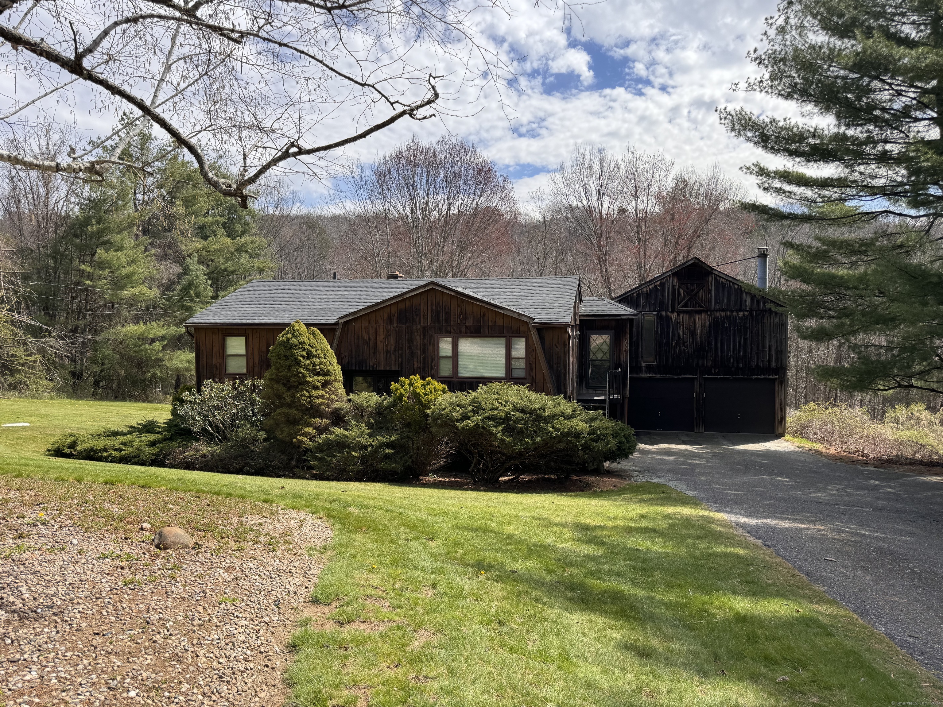 939 Hickory Hill, Thomaston, Connecticut 06787