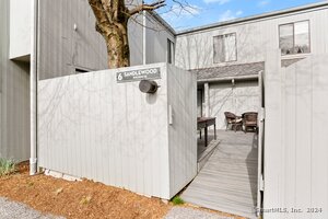 6 Sandlewood Lane, Unit 6