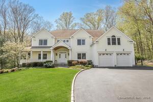 32 Hunting Ridge Road