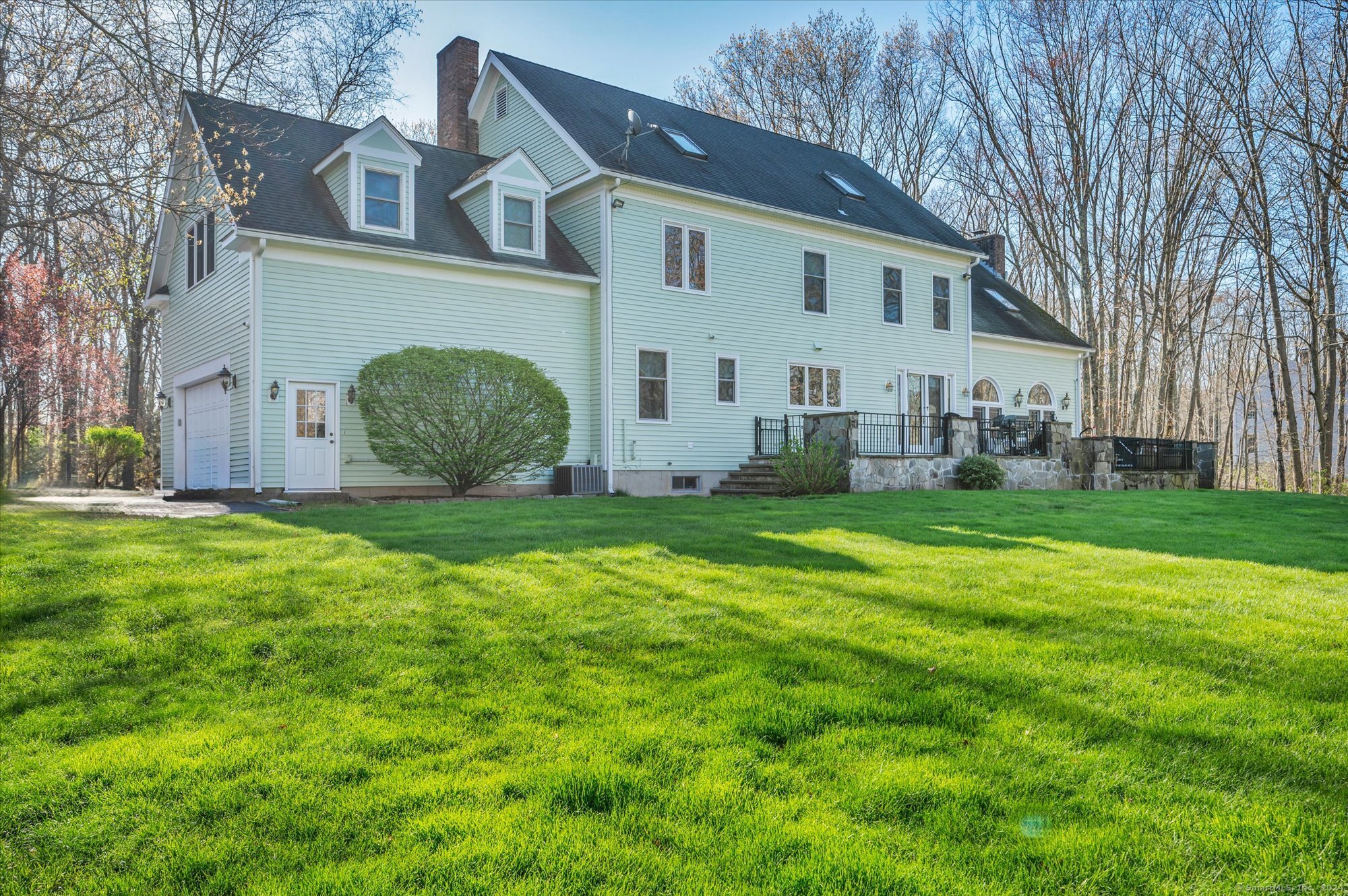 99 Laurel Cliffs, Guilford, Connecticut 06437