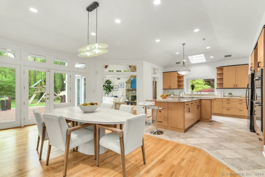 1315 Smith Ridge, New Canaan, Connecticut 06840