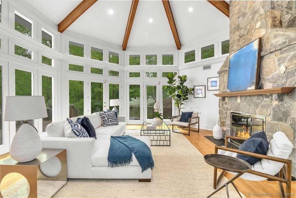 1315 Smith Ridge, New Canaan, Connecticut 06840