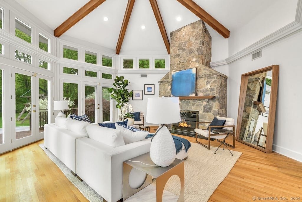 1315 Smith Ridge, New Canaan, Connecticut 06840