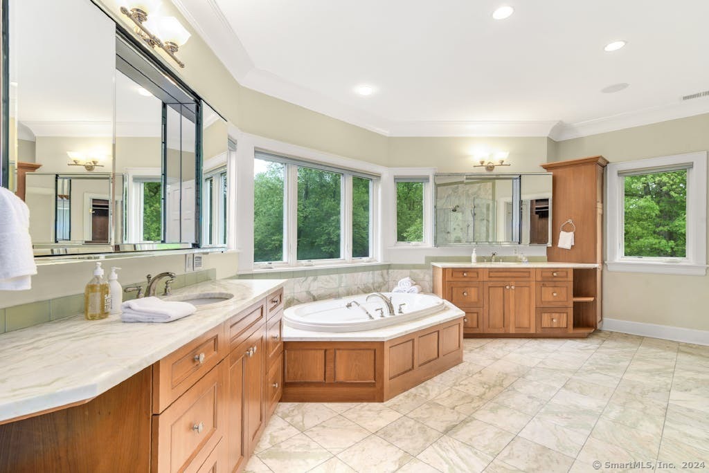 1315 Smith Ridge, New Canaan, Connecticut 06840