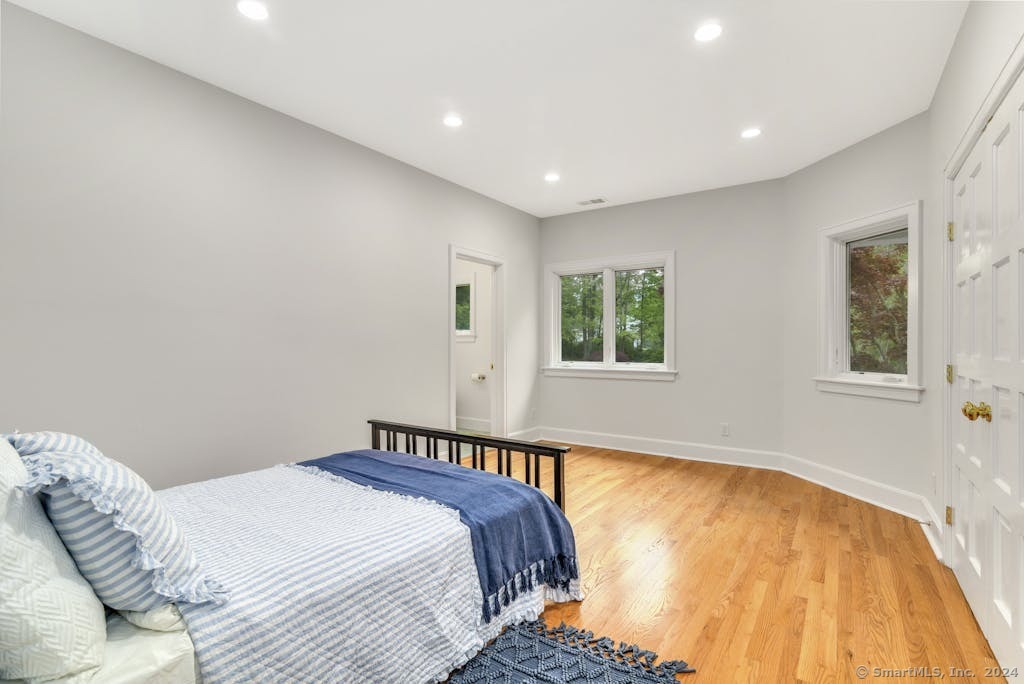 1315 Smith Ridge, New Canaan, Connecticut 06840