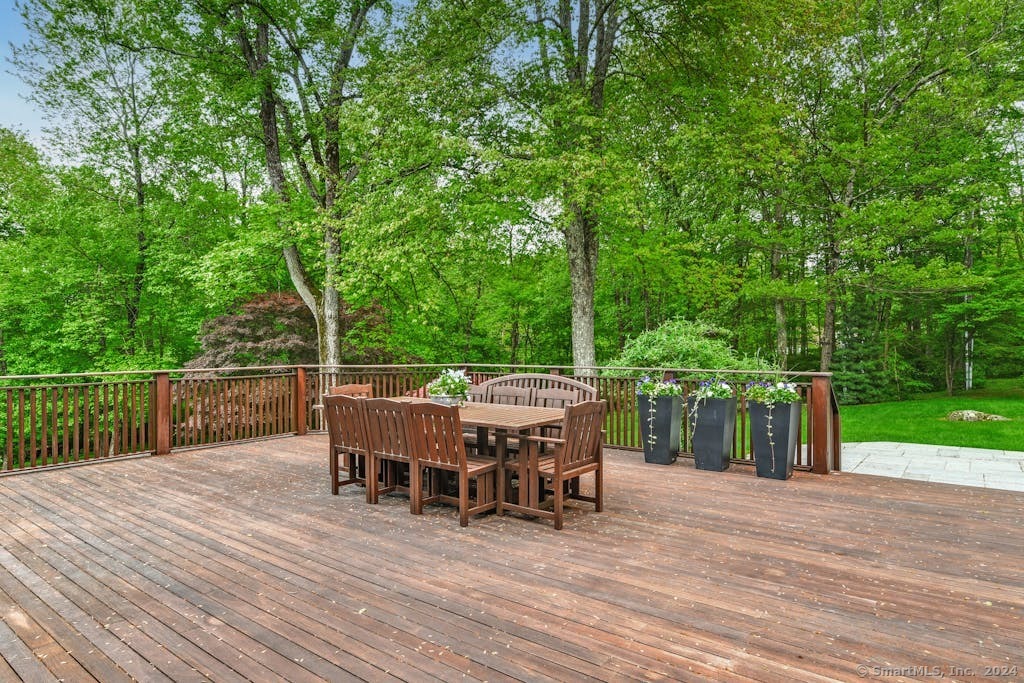 1315 Smith Ridge, New Canaan, Connecticut 06840