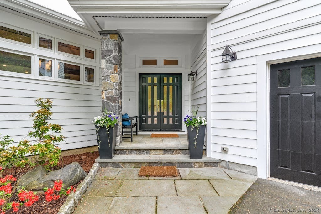 1315 Smith Ridge, New Canaan, Connecticut 06840