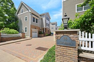 88 Maple Tree Avenue, Unit APT A