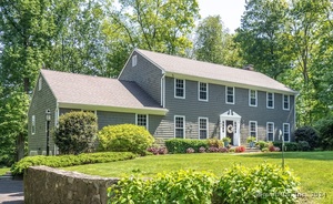 7 Hillcrest Place