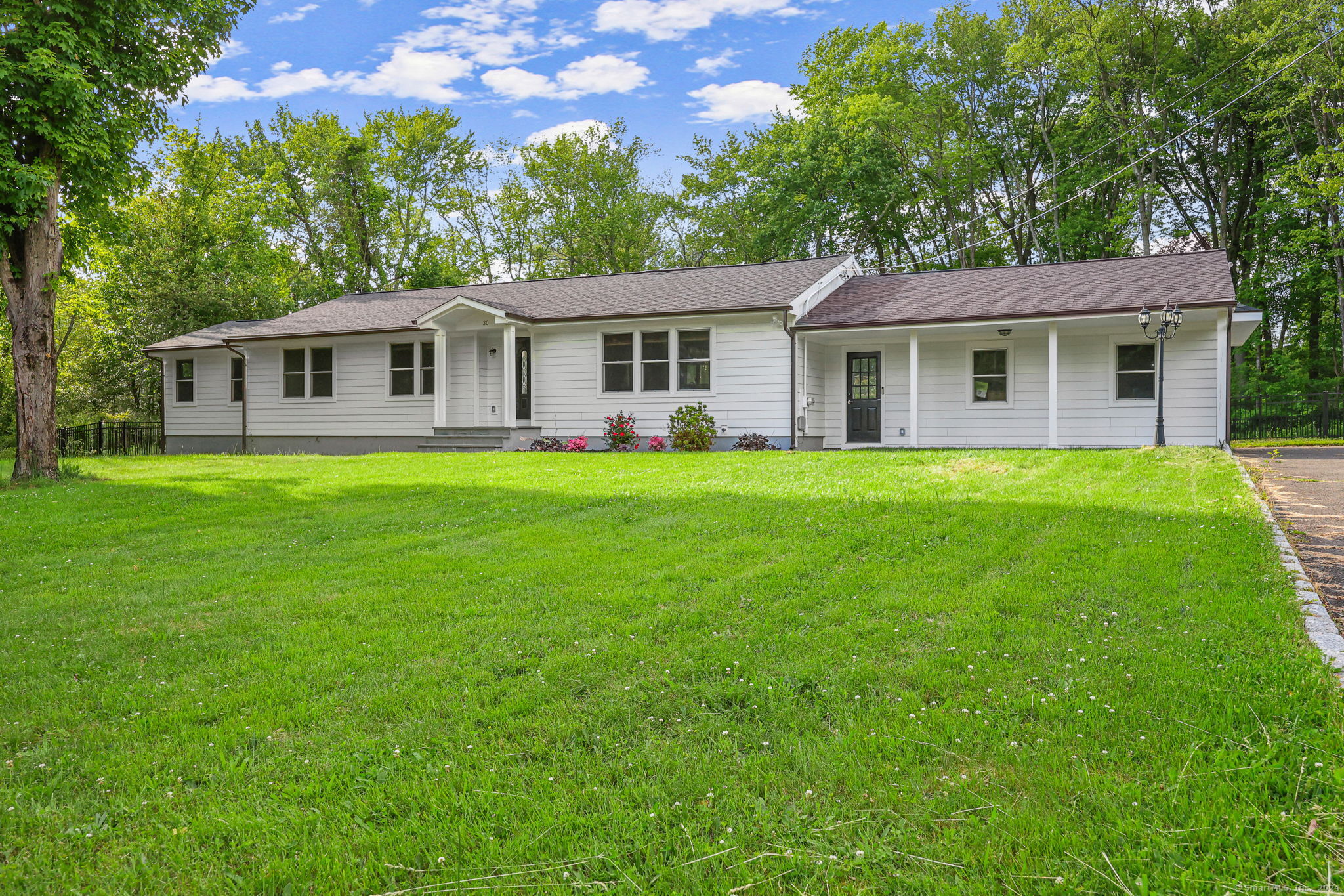 30 Hillsboro Road — exterior photo