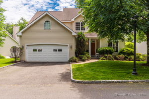 112 Governor Trumbull Way