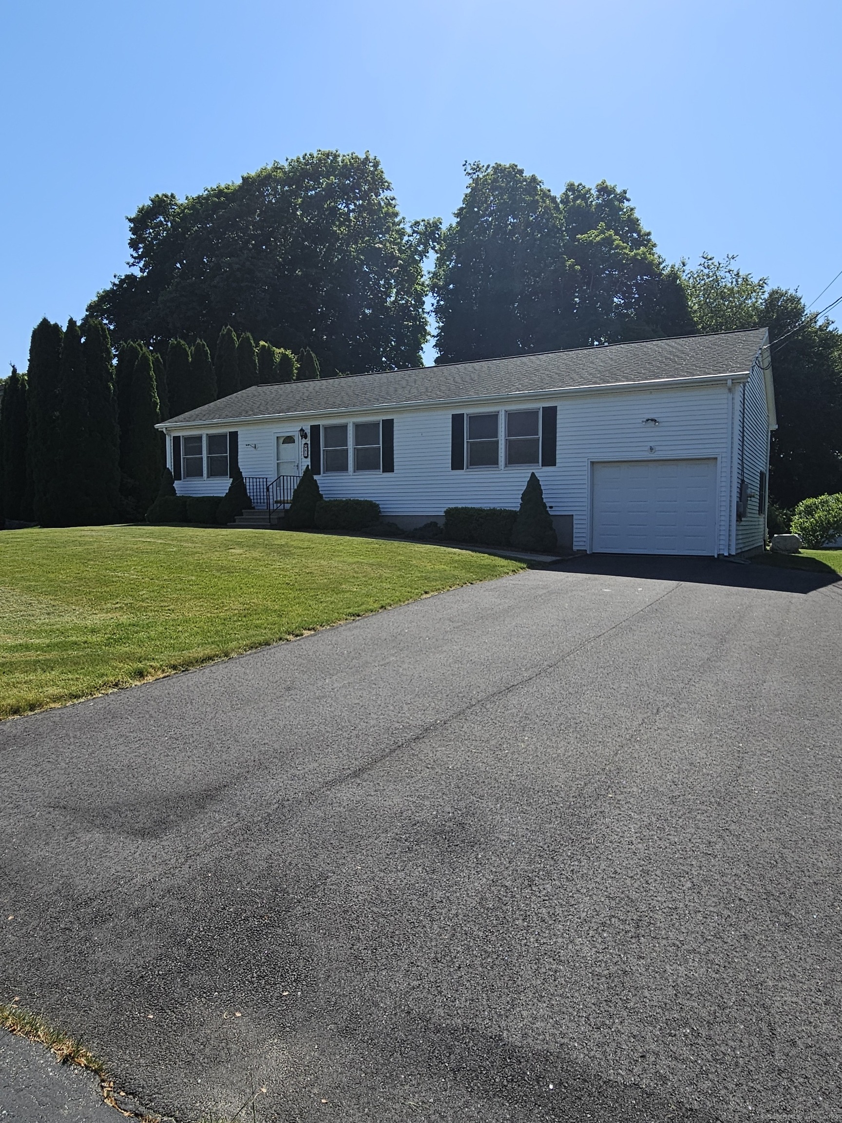 81 JOHL DRIVE, GROTON, CT 06340 Pledge Property Management