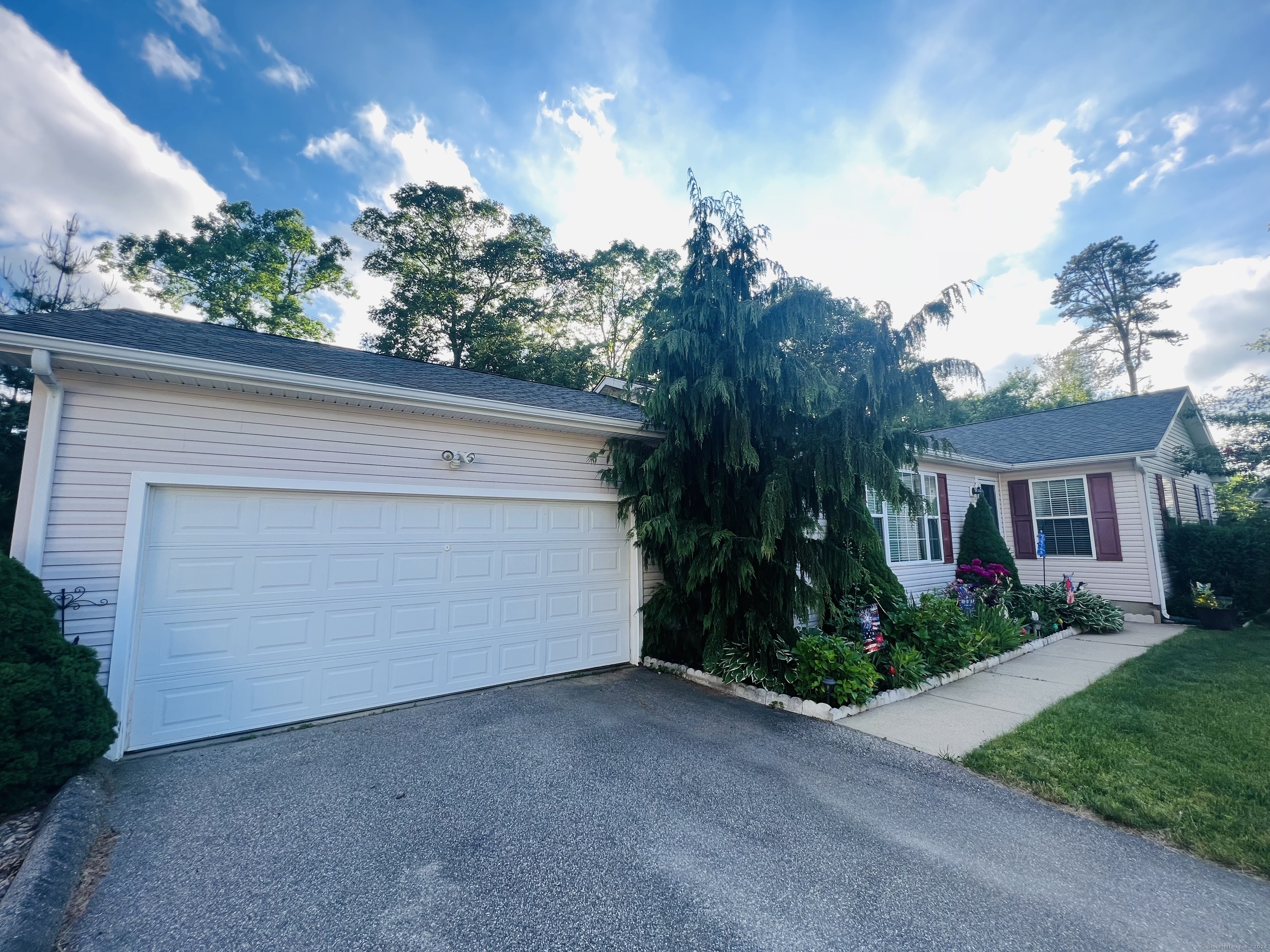 5 Anne Circle Sterling CT