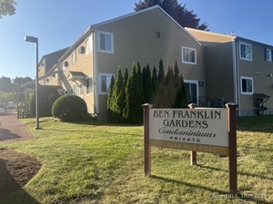 135 Flax Hill Road, Unit APT 25